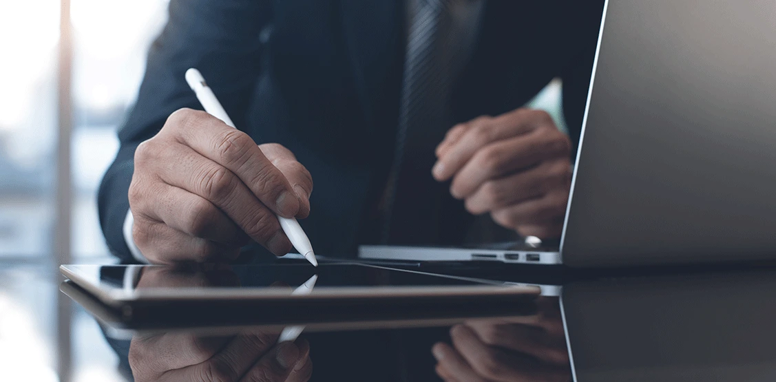 What is an electronic contract and what types are there?